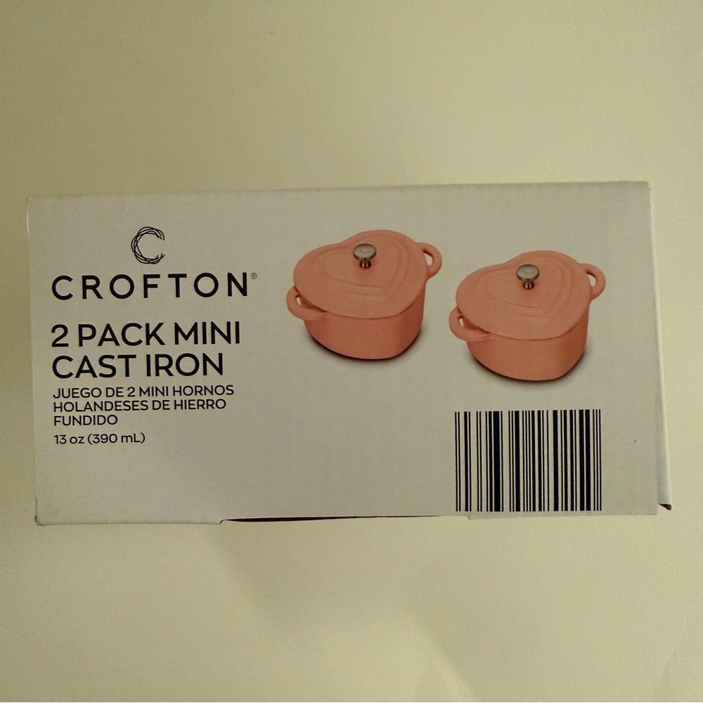Crofton 2 Pack Mini Pink Heart Cast Iron Dutch Oven - Picture 3 of 4